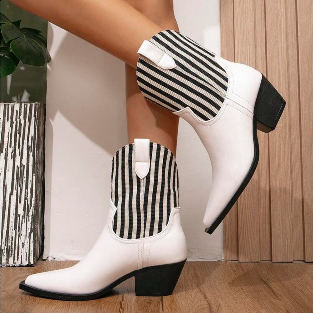 NIB Women's Striped Chunky Heel Ankle Boots